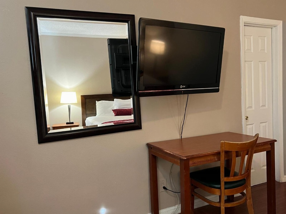 Hometown Inn North Hills