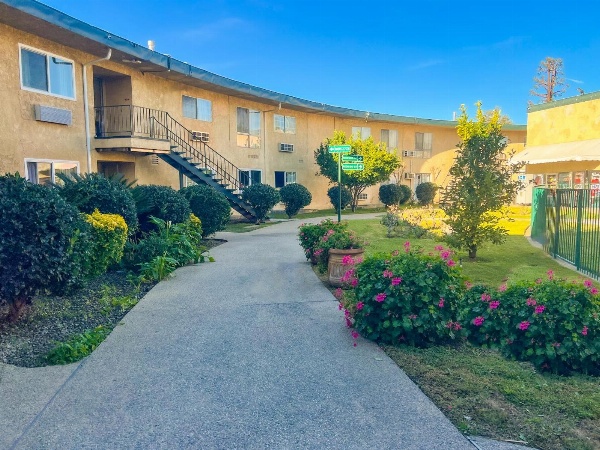 Hometown Inn North Hills image 1